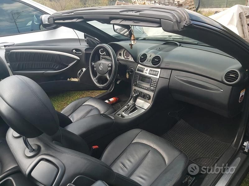 Begagnad Mercedes CLK200 163 HK (119 kW) 2007 Svart Cab