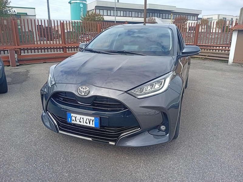 Usata Toyota Yaris Hybrid Active 92 CV (67 kW) 2025 Grigio Berlina