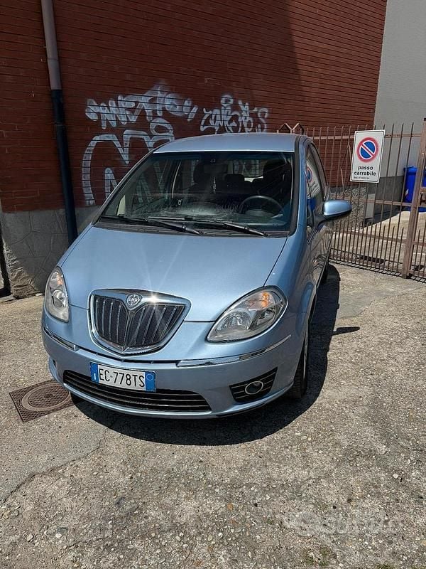 Usata Lancia Musa 2010 Blu Monovolume