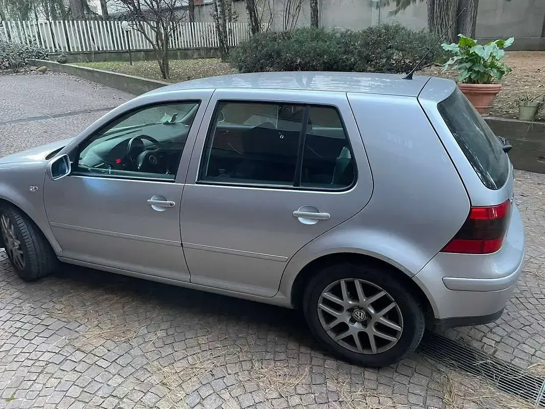 Usata VW Golf IV Comfortline 102 CV (75 kW) 2001 Argento Berlina