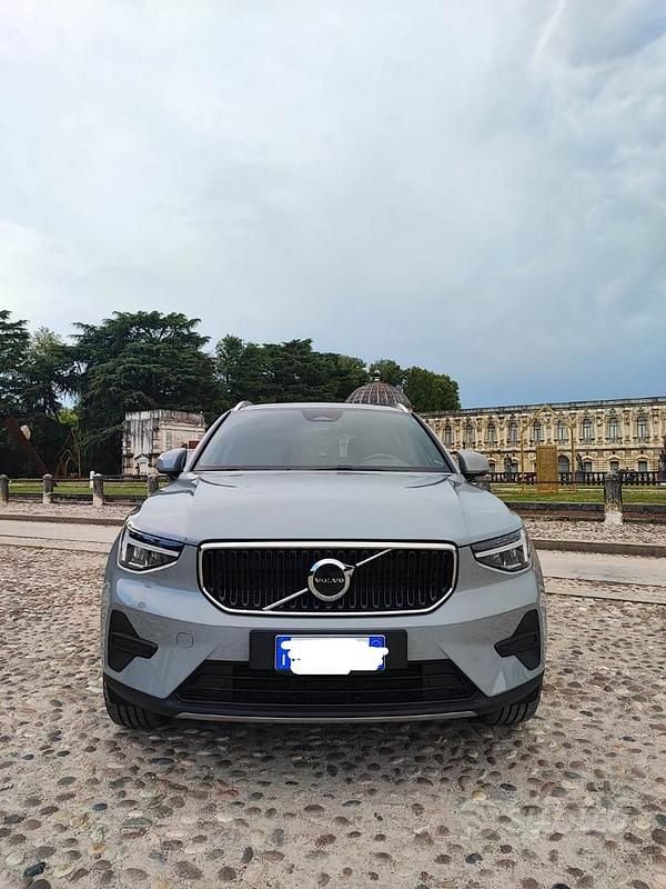 Usata Volvo XC40 Core 163 CV (119 kW) 2025 Grigio SUV