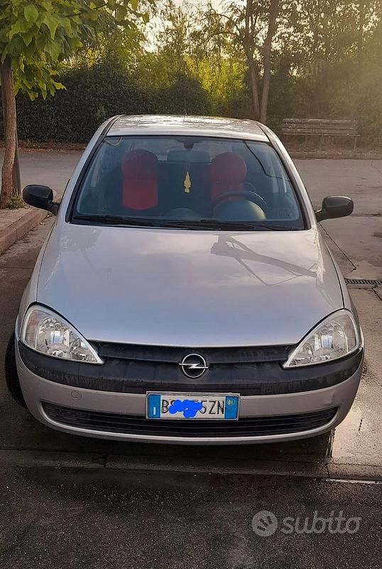 Grigio Usata 2001 Opel Corsa Tre volumi | 1200 € (Buon prezzo) - Immagine 1/1