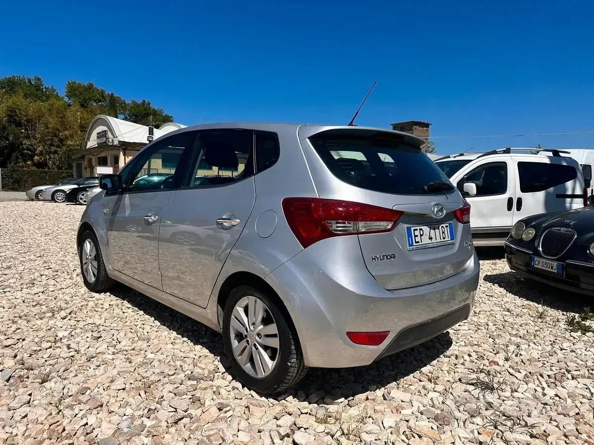 Usata Hyundai ix20 Comfort 90 CV (66 kW) 2012 Grigio Utilitaria
