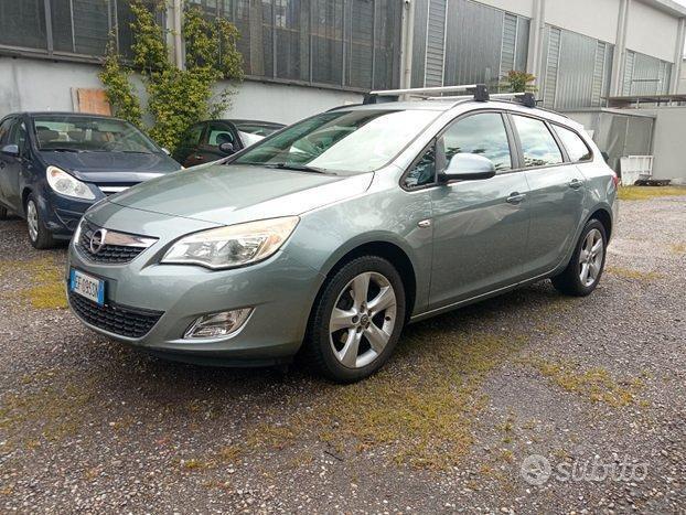 Usato 2011 Opel Astra 1.6 Benzin 116 CV (6.200 €)
