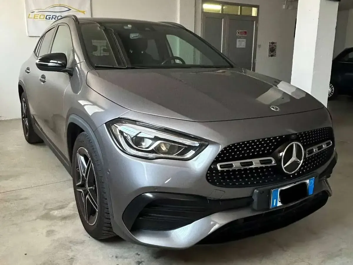 Usata Mercedes GLA200 150 CV (110 kW) 2022 Grigio mountain grey metallic SUV