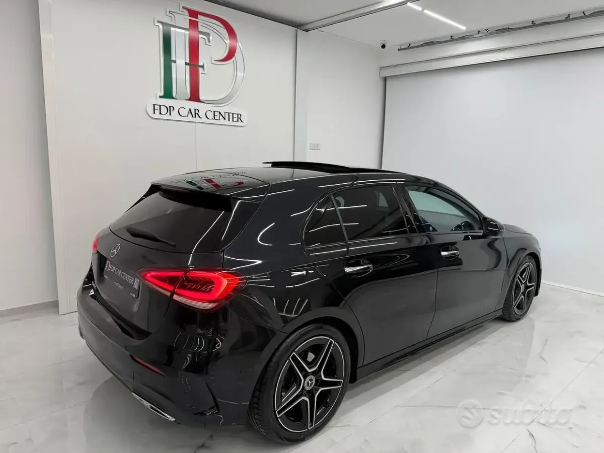Usado Mercedes A180 Premium 136 CV (100 kW) 2019 Negro Berlina