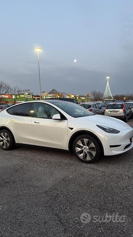 Usata Tesla Model Y RWD 219 kW (299 CV) 2023 Bianco SUV