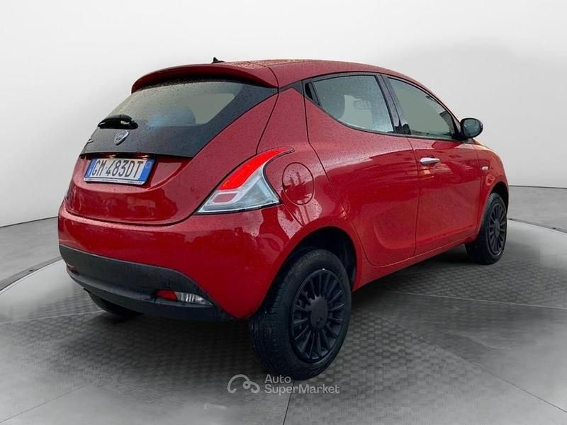 Usata Lancia Ypsilon Silver 80 CV (58 kW) 2022 Rosso Utilitaria