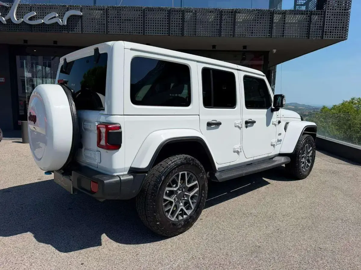 Usata Jeep Wrangler Unlimited Sahara 272 CV (200 kW) 2023 Bianco SUV