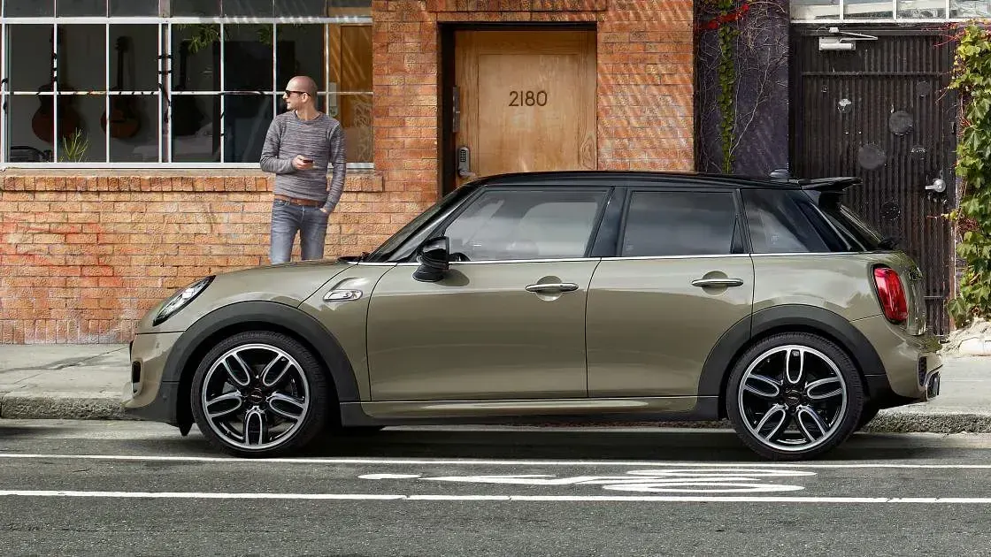 Usata Mini ONE 75 CV (55 kW) 2020 Beige Utilitaria