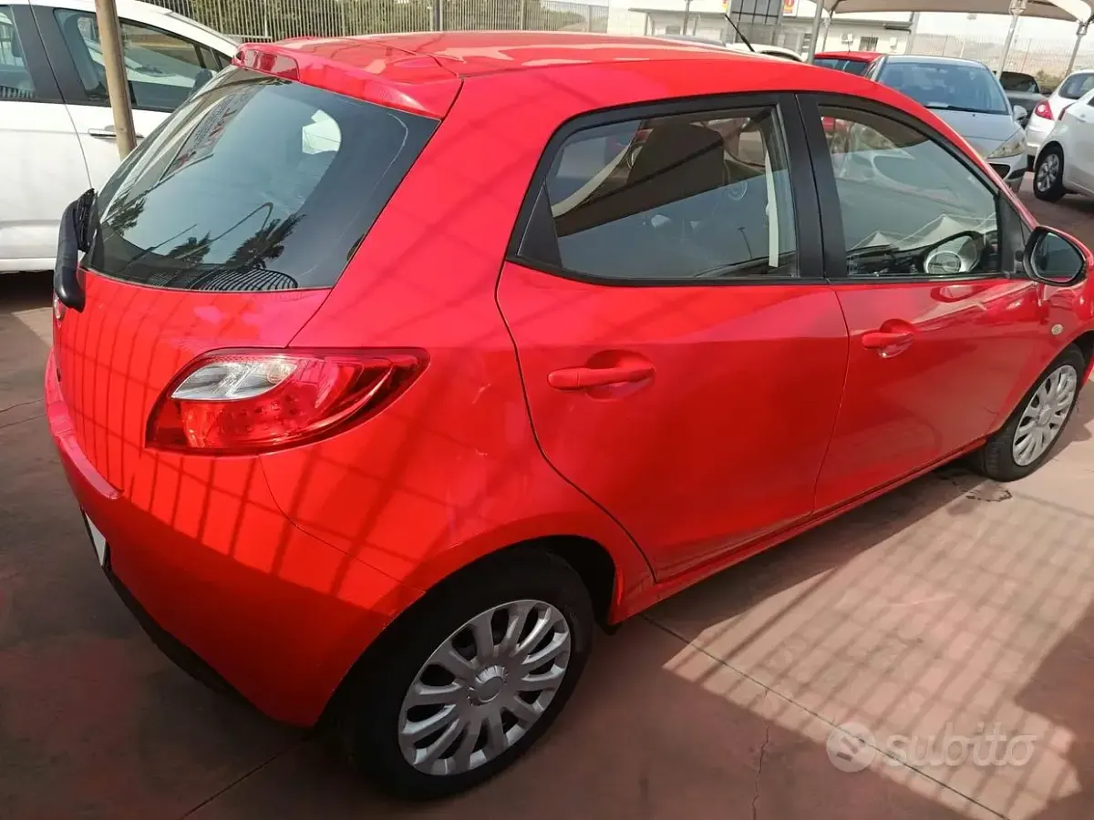 Usata Mazda 2 75 CV (55 kW) 2008 Rosso Utilitaria