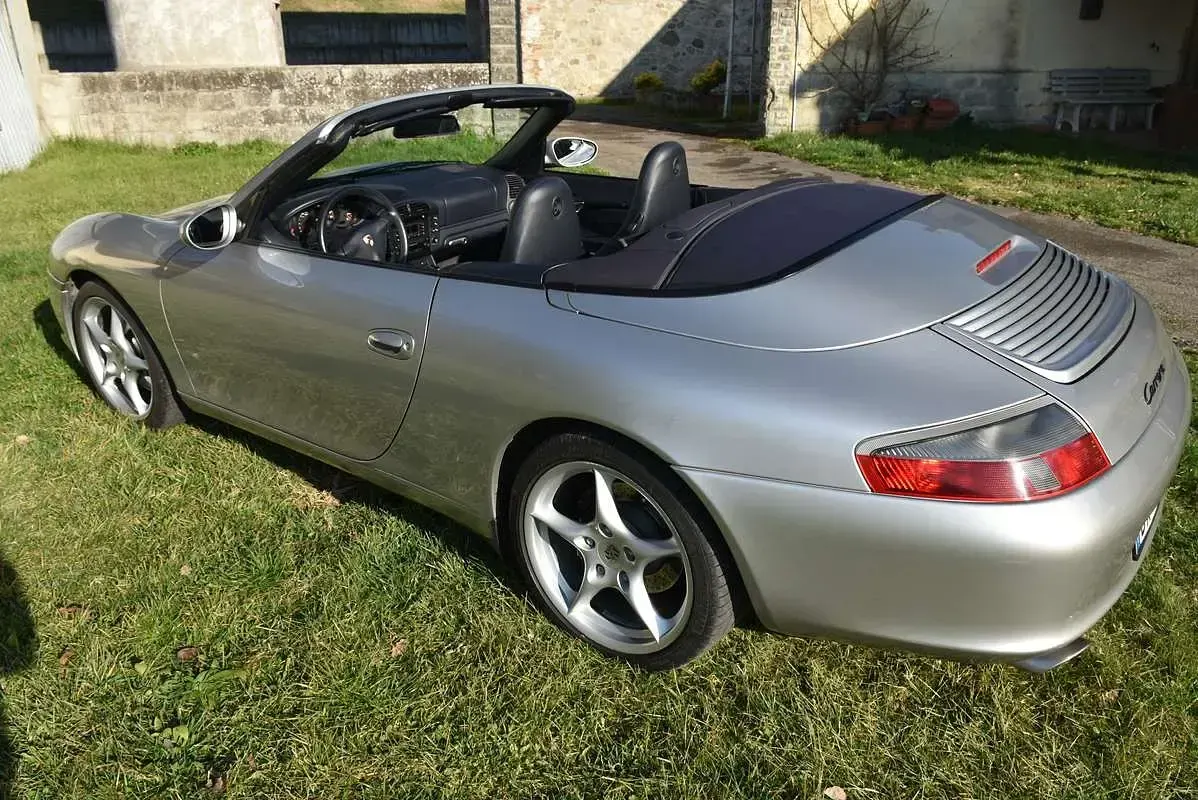 Usata Porsche 996 320 CV (235 kW) 2002 Argento Cabrio