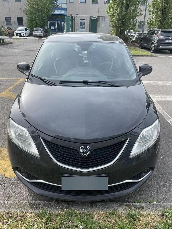 Usata Lancia Ypsilon 69 CV (50 kW) 2017 Blu Utilitaria