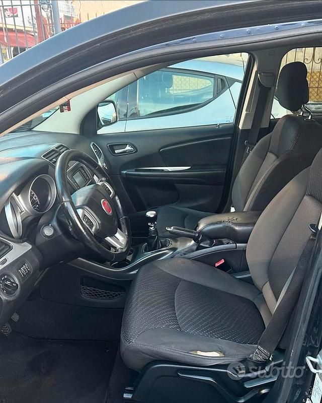 Usata Fiat Freemont 170 CV (125 kW) 2012 Grigio SUV