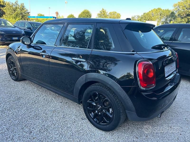 Usata Mini Cooper D Business 116 CV (85 kW) 2015 Nero Utilitaria