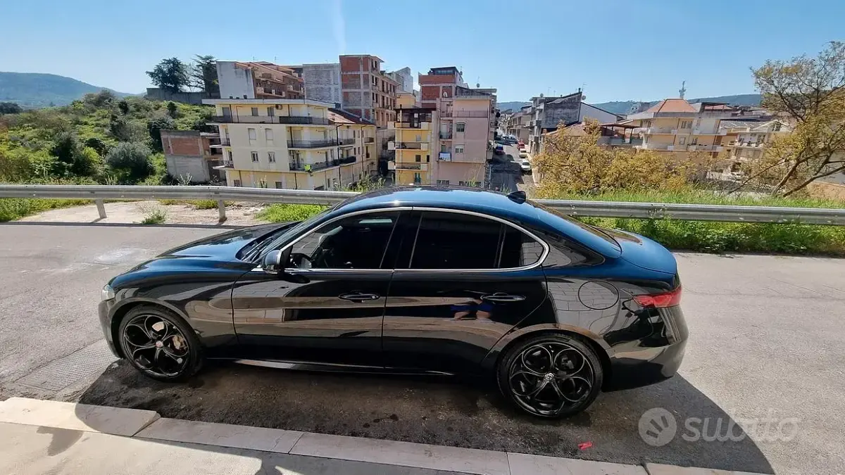 Usata Alfa Romeo Giulia 150 CV (110 kW) 2016 Nero Berlina