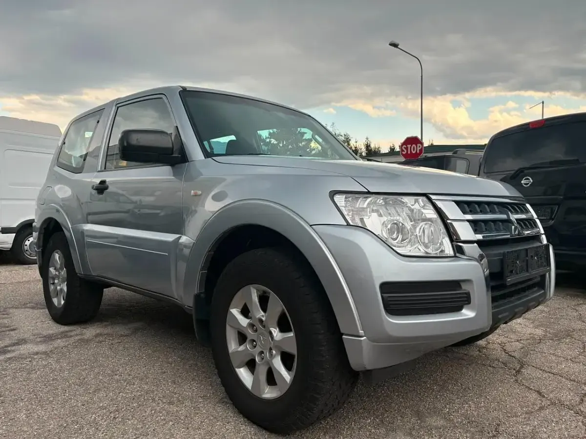Usata Mitsubishi Pajero 199 CV (146 kW) 2016 Argento SUV