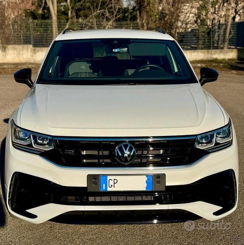 Bianco Usata 2023 VW Tiguan SUV | 35.000 € (Molto cara) - Immagine 1/4