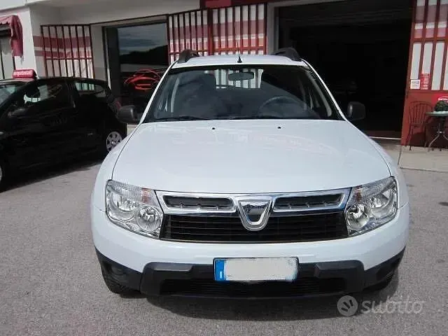 Usata Dacia Duster Lauréate 90 CV (66 kW) 2012 Bianco SUV