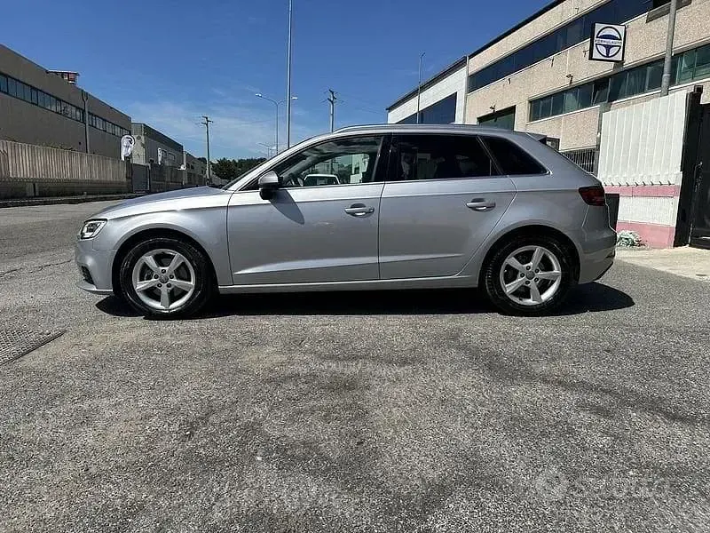 Usata Audi A3 Design 116 CV (85 kW) 2018 Grigio Berlina