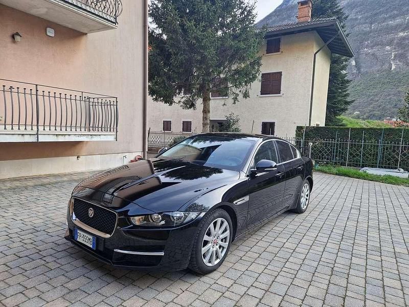 Usata Jaguar XE R-Sport 179 CV (131 kW) 2018 Nero Berlina