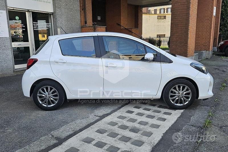 Usata Toyota Yaris Lounge 69 CV (50 kW) 2016 Bianco Utilitaria