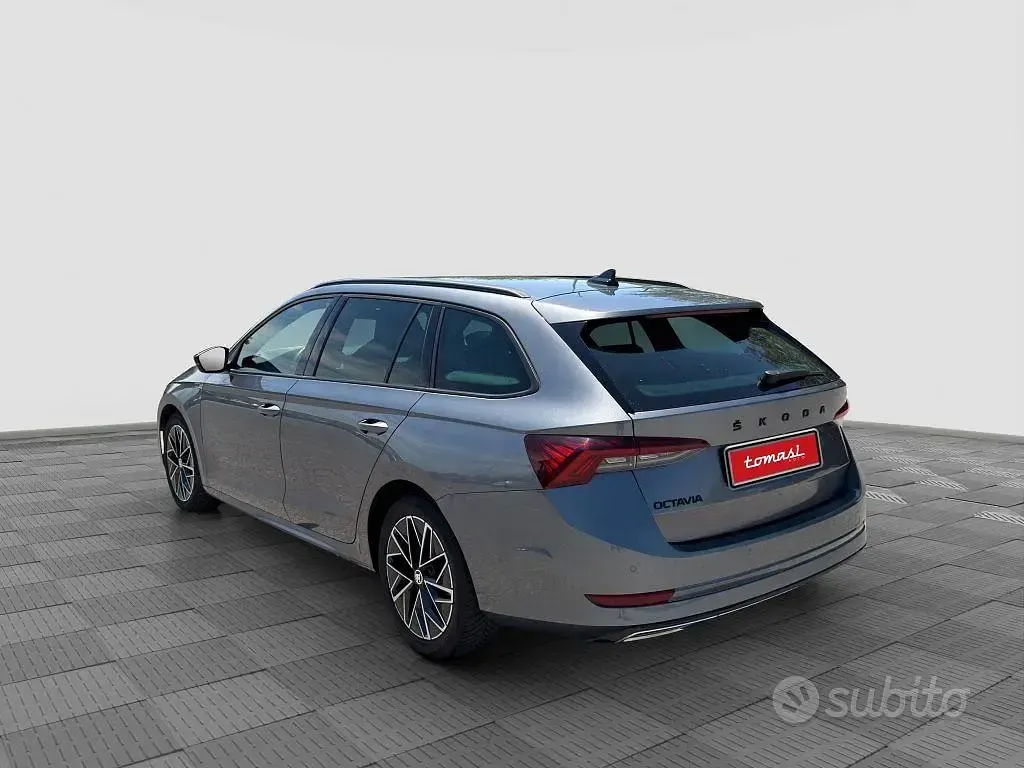 Usata Skoda Octavia SportLine 150 CV (110 kW) 2023 Grigio graphite Station wagon