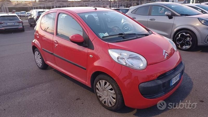 Usado Citroën C1 68 CV (50 kW) 2006 Rojo Utilitario