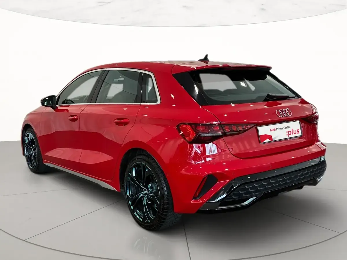 Usata Audi A3 S-Line 150 CV (110 kW) 2024 B1 rosso progressivo metallizzato Berlina