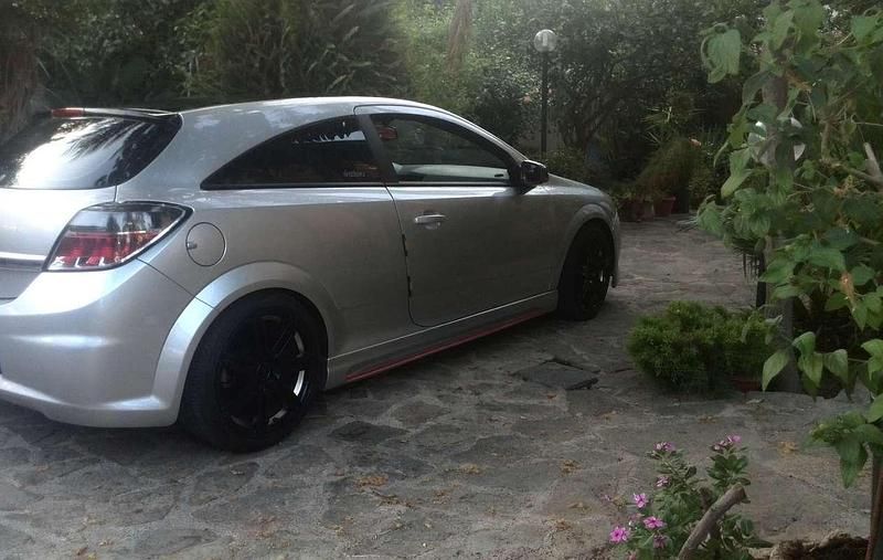 Usata Opel Astra GTC 125 CV (91 kW) 2007 Coupé
