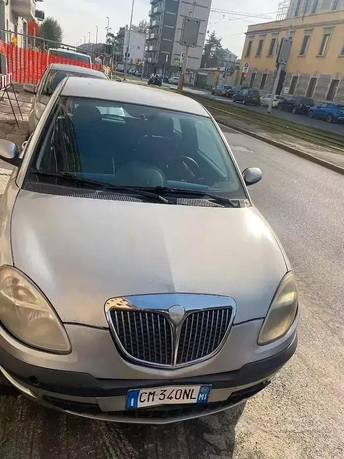 Usata Lancia Ypsilon 60 CV (44 kW) 2004 Utilitaria