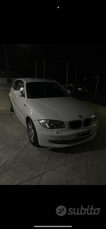Begagnad BMW 118 Efficient Dynamics 143 HK (105 kW) 2010 Vit Halvkombi