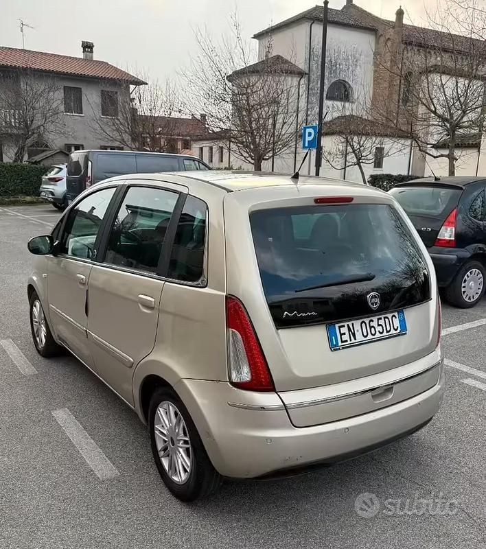 Usata Lancia Musa 77 CV (56 kW) 2012 Grigio Monovolume