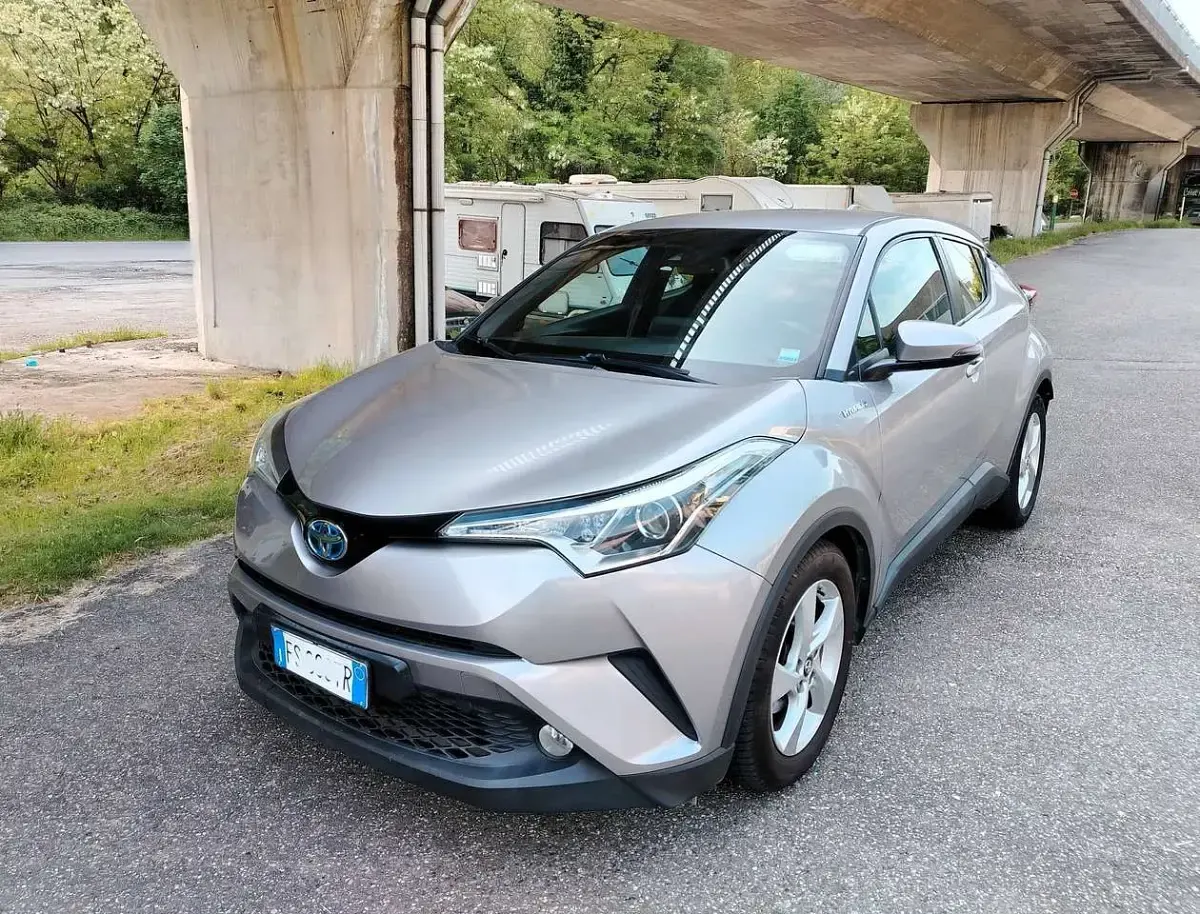 Usata Toyota C-HR Business Edition 98 CV (72 kW) 2018 Grigio metallizzato SUV