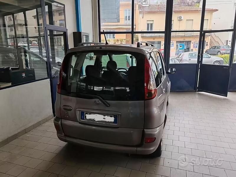 Usata Toyota Yaris Verso Luna 84 CV (61 kW) 2003 Monovolume