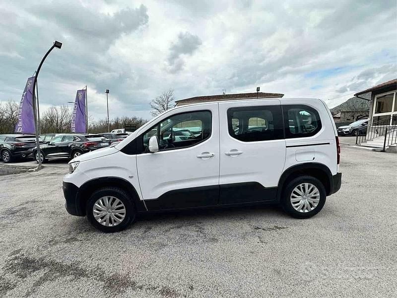 Usata Peugeot Rifter Active 102 CV (75 kW) 2021 Bianco Monovolume