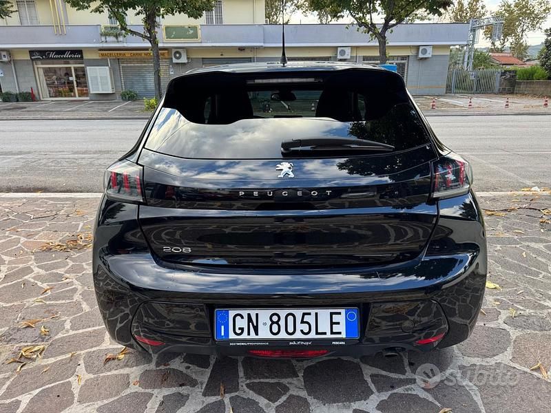 Usata Peugeot 208 Allure 101 CV (74 kW) 2023 Nero Utilitaria