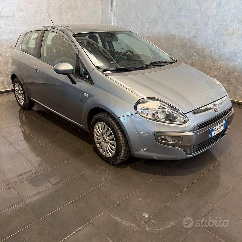 Usata Fiat Punto Evo Dynamic 77 CV (56 kW) 2009 Blu/azzurro Utilitaria