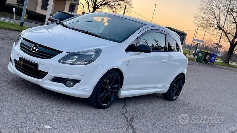 Usata Opel Corsa Sport 90 CV (66 kW) 2009 Bianco Coupé