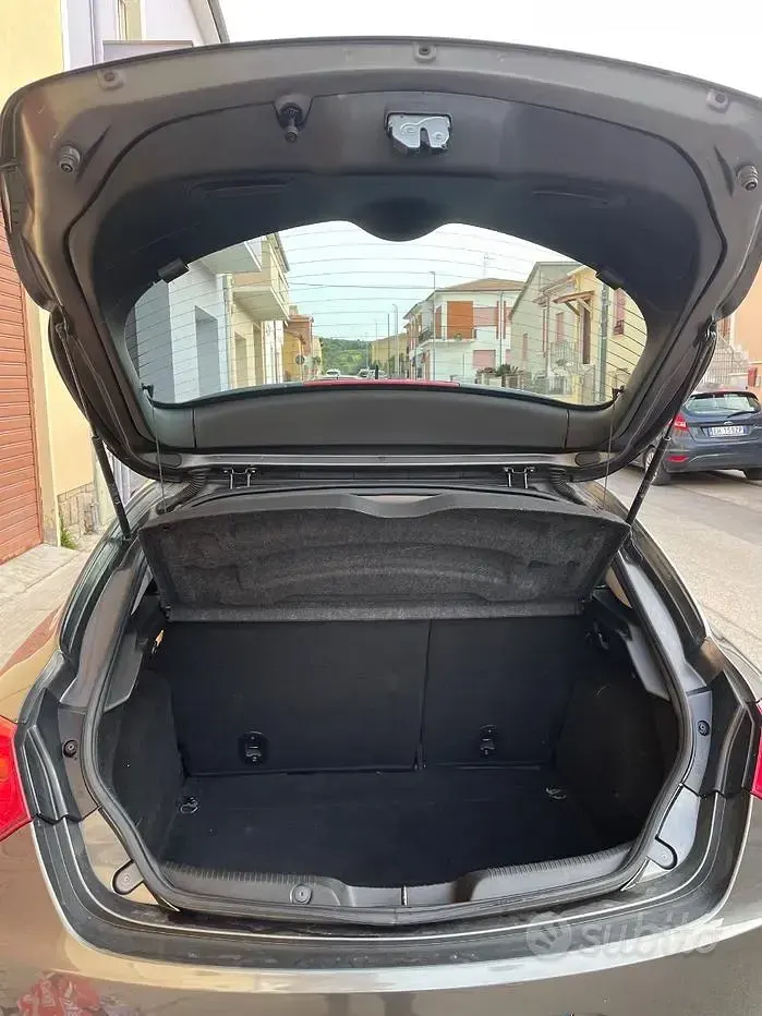 Usata Alfa Romeo Giulietta 105 CV (77 kW) 2013 Grigio Utilitaria