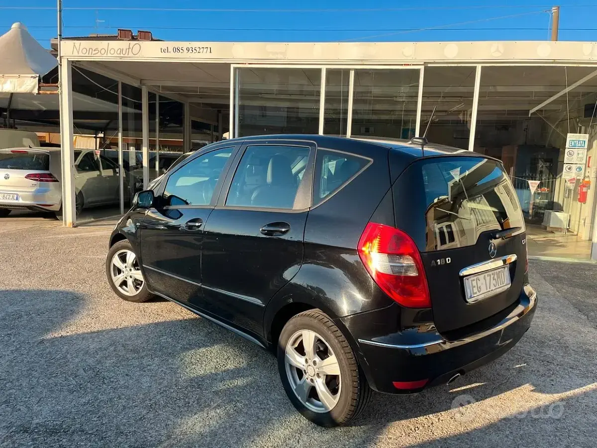 Usata Mercedes A180 Avantgarde 109 CV (80 kW) 2011 Nero Utilitaria