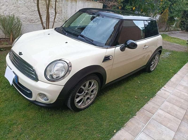 Usata Mini Cooper D 111 CV (81 kW) 2011 Bianco Utilitaria