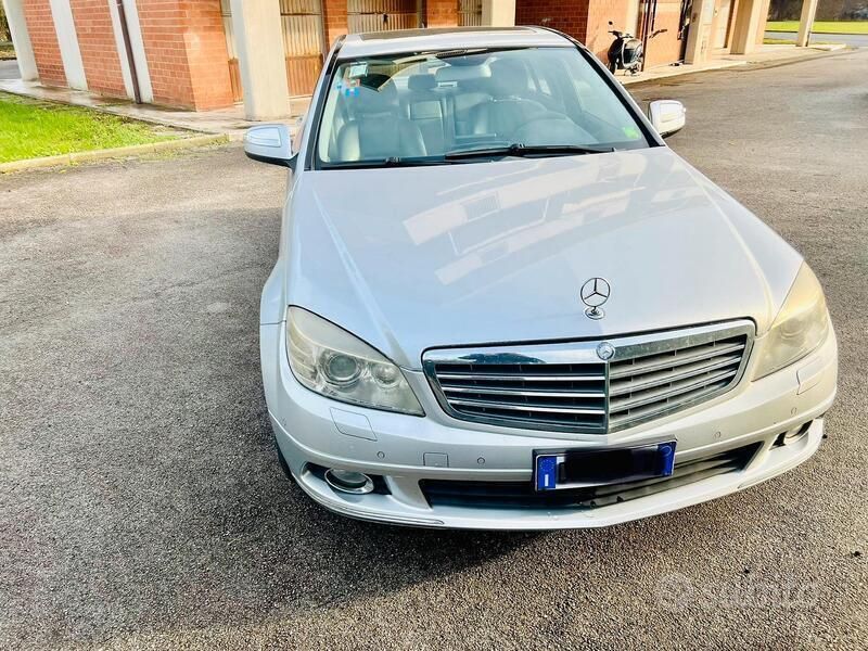 Usata Mercedes C220 Elegance 170 CV (125 kW) 2007 Argento Berlina