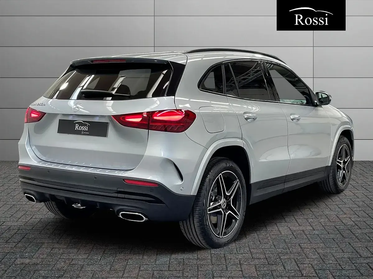 Nuova Mercedes GLA250 163 CV (119 kW) 2026 Argento hightech SUV