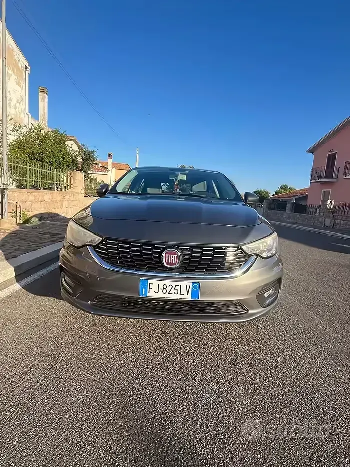 Usata Fiat Tipo 95 CV (69 kW) 2017 Grigio Berlina