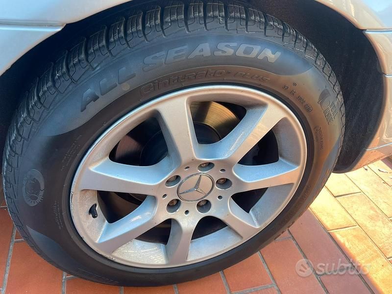 Usata Mercedes C200 Classic 122 CV (89 kW) 2005 Grigio Station wagon