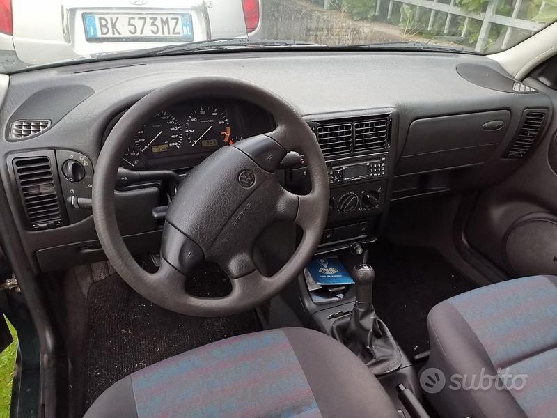 Verde Usata 1998 VW Polo Due volumi | 2000 € - Immagine 1/4
