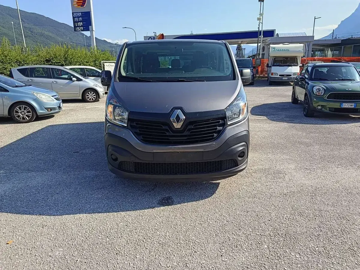 Usata Renault Trafic Expression 125 CV (91 kW) 2017 Grigio Monovolume