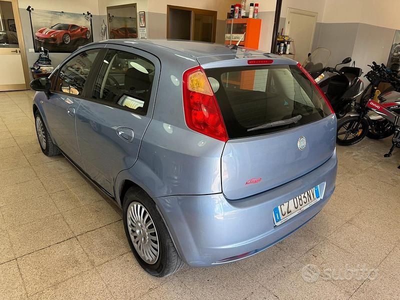 Usata Fiat Grande Punto Dynamic 65 CV (47 kW) 2006 Blu Utilitaria