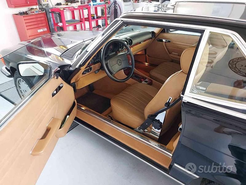 Usata Mercedes SL500 245 CV (180 kW) 1986 Nero ossidiana pastello Cabrio